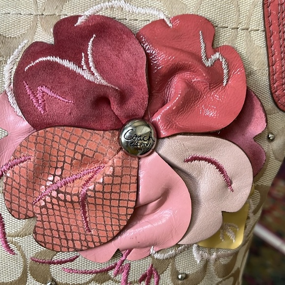 Coach Rare Gift Vintage Shoulder bag leather floral appliqué monogram canvas - Picture 6 of 17